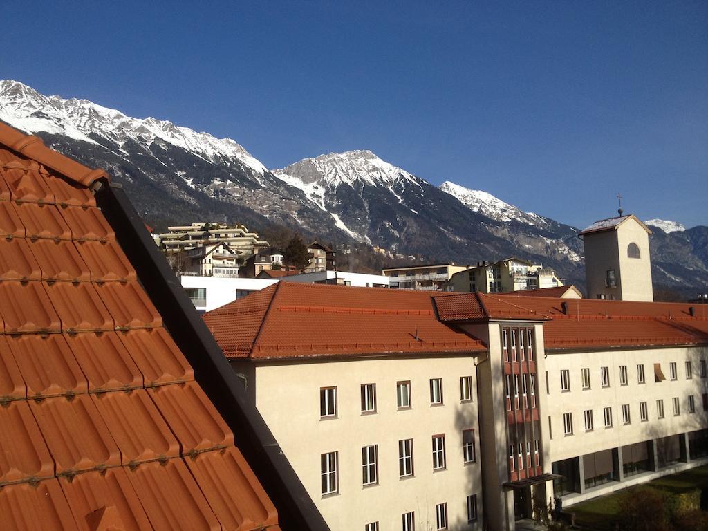 Riedz Apartments Innsbruck- Zentrales Apartmenthaus Mit Gruener Oase Luaran gambar